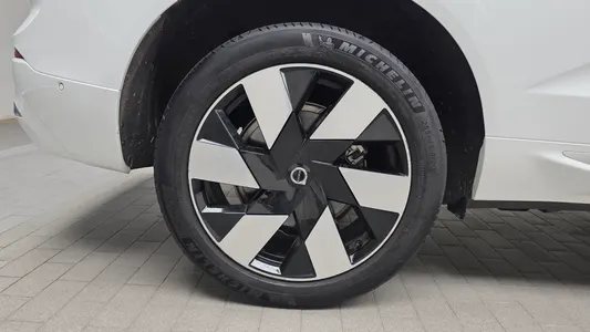 Volvo XC60 2 T8 2025 5