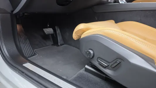 Volvo XC60 2 T8 2025 13