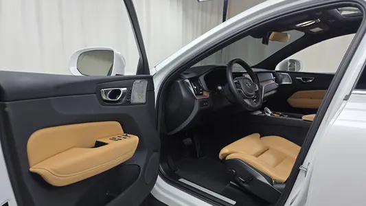 Volvo XC60 2 T8 2025 10