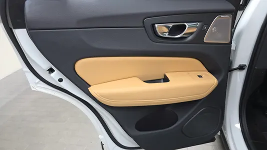 Volvo XC60 2 T8 2025 26