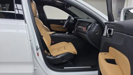 Volvo XC60 2 T8 2025 27