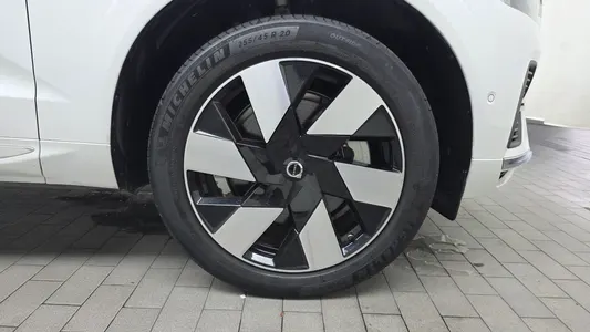 Volvo XC60 2 T8 2025 22