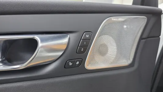 Volvo XC60 2 T8 2025 30