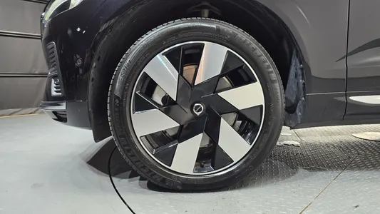 Volvo XC60 2 T8 2025 5