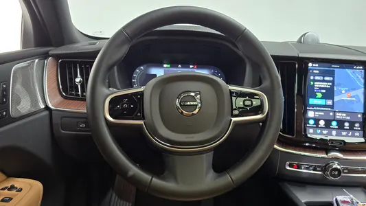 Volvo XC60 2 T8 2025 14