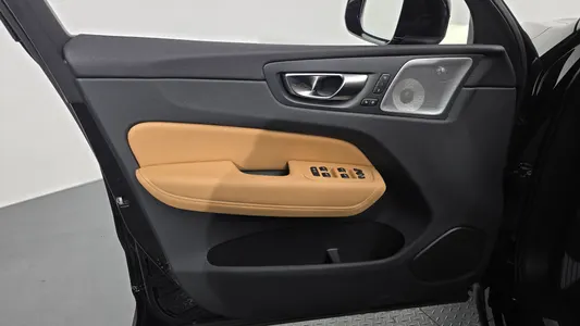 Volvo XC60 2 T8 2025 24