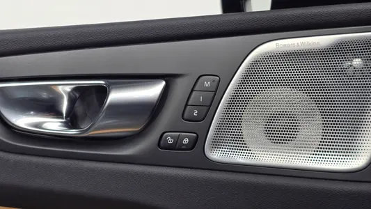 Volvo XC60 2 T8 2025 30