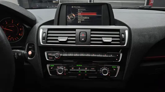 BMW 1 Series (F20) 118d 5 2017 14