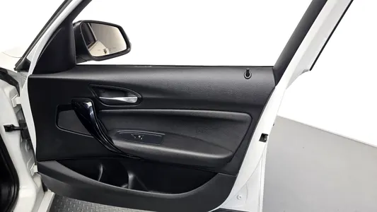 BMW 1 Series (F20) 118d 5 2018 25