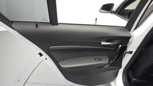BMW 1 Series (F20) 118d 5 2018 26