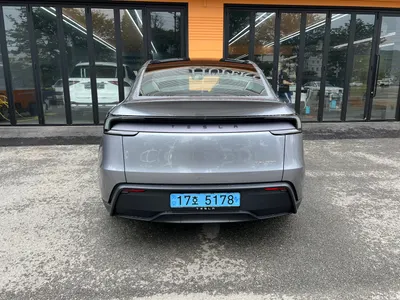 Tesla Y AWD 2025 4