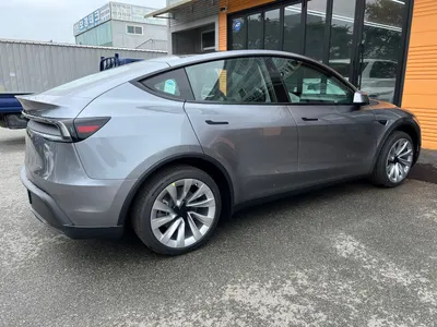 Tesla Y AWD 2025 5