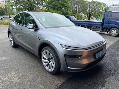 Tesla Y AWD 2025
