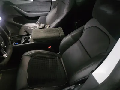 Tesla Y AWD 2025 10