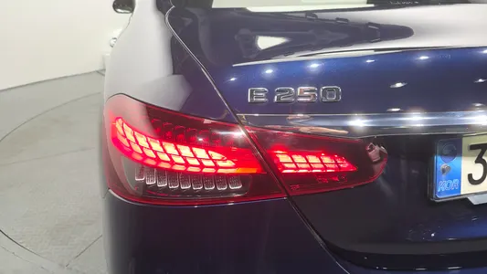 Mercedes-Benz E-Class W213 E250 2021 23