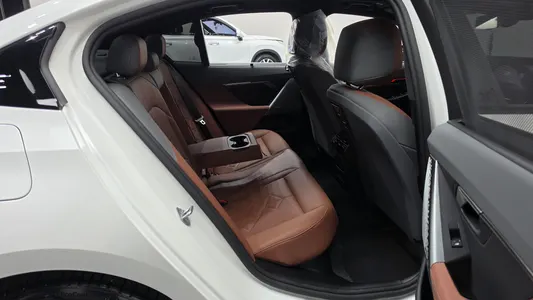 BMW 5 Series (G60) 530i xDrive M 2025 11