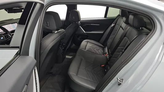 BMW 5 Series (G60) 520i M 2024 11