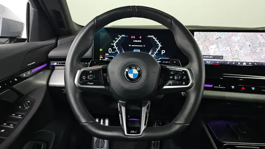 BMW 5 Series (G60) 520i M 2024 12