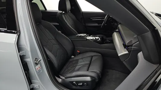 BMW 5 Series (G60) 520i M 2024 26