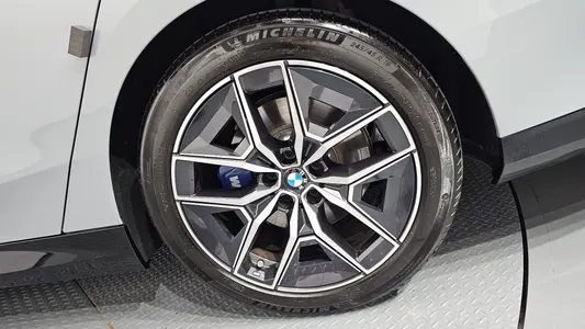 BMW 5 Series (G60) 520i M 2024 21