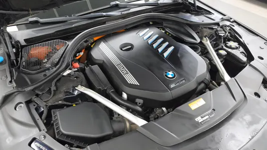 BMW 7 Series (G11) 745e i 2019 6