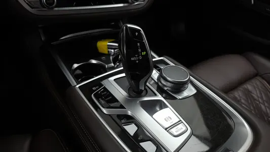 BMW 7 Series (G11) 745e i 2019 9