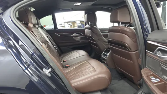 BMW 7 Series (G11) 745e i 2019 12