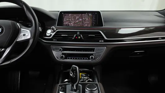 BMW 7 Series (G11) 745e i 2019 14