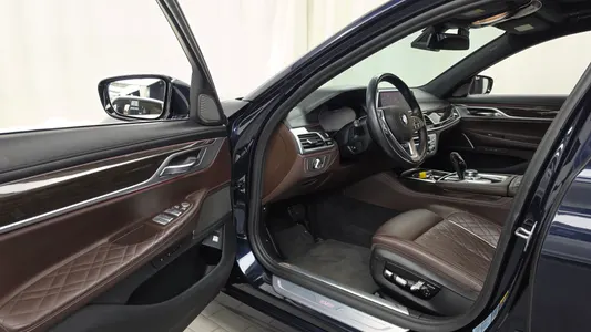 BMW 7 Series (G11) 745e i 2019 10