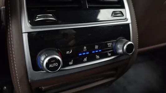 BMW 7 Series (G11) 745e i 2019 19