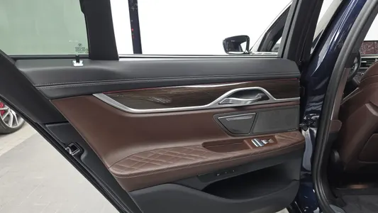 BMW 7 Series (G11) 745e i 2019 25