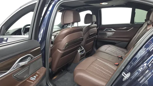 BMW 7 Series (G11) 745e i 2019 26