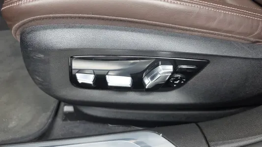 BMW 7 Series (G11) 745e i 2019 32