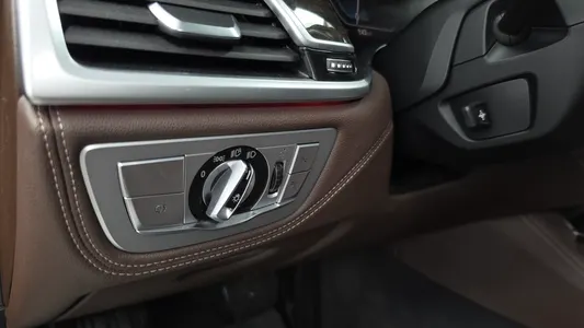 BMW 7 Series (G11) 745e i 2019 27