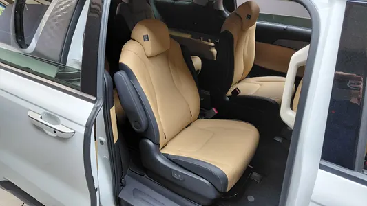 Kia Carnival 9 2023 11