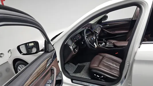 BMW 5 Series (G30) 530i xDrive 2021 9