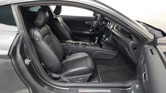 Ford 머스탱 2018 26