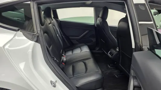 Tesla 3 AWD 2021 12