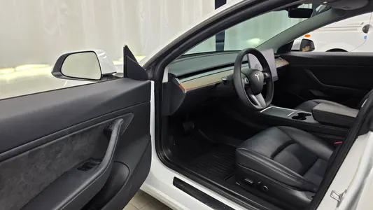 Tesla 3 AWD 2021 10