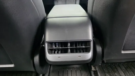 Tesla 3 AWD 2021 18