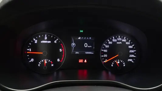 Kia 4 1.7 2WD 2016 8