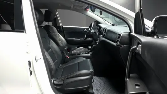 Kia 4 1.7 2WD 2016 11