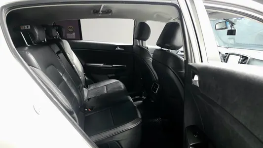 Kia 4 1.7 2WD 2016 12