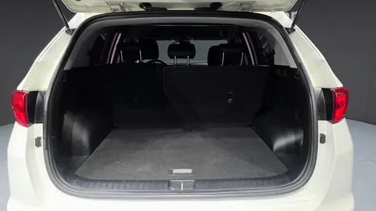 Kia 4 1.7 2WD 2016 19