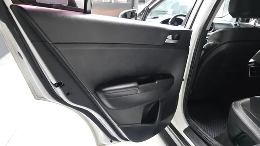 Kia 4 1.7 2WD 2016 25