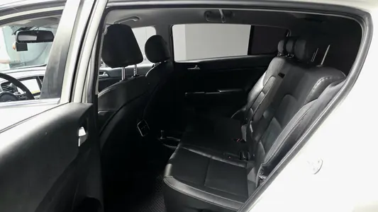 Kia 4 1.7 2WD 2016 26