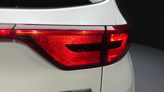 Kia 4 1.7 2WD 2016 23