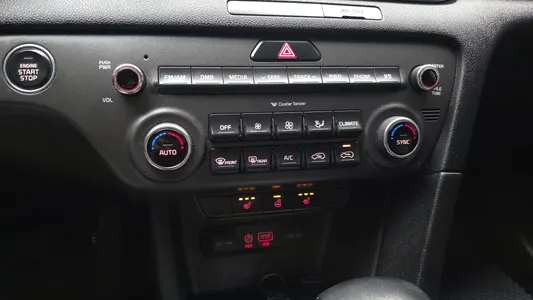 Kia 4 1.7 2WD 2016 27