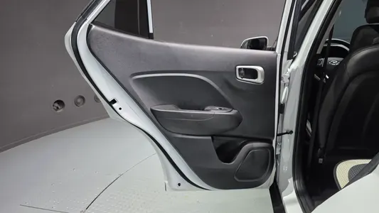 Hyundai Venue 1.6 2021 25