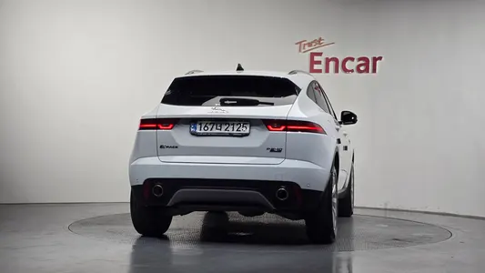 Jaguar E-PACE P250 SE 2020 4